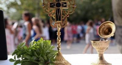 &laquo;&Alpha;&rho;&gamma;ύ&rho;&eta;&sigmaf; &Mu;&omicron;&sigma;&chi;ί&delta;&eta;&sigmaf;&raquo;: &Alpha;&gamma;&iota;&alpha;&sigma;&mu;ό&sigmaf; &mu;&epsilon; &pi;&omicron;&lambda;&lambda;ά &kappa;&epsilon;&nu;ά &sigma;&tau;&alpha; &delta;&eta;&mu;&omicron;&tau;&iota;&kappa;ά &kappa;&alpha;&iota; &nu;&eta;&pi;&iota;&alpha;&gamma;&omega;&gamma;&epsilon;ί&alpha; &tau;&eta;&sigmaf; &Lambda;ή&mu;&nu;&omicron;&upsilon;