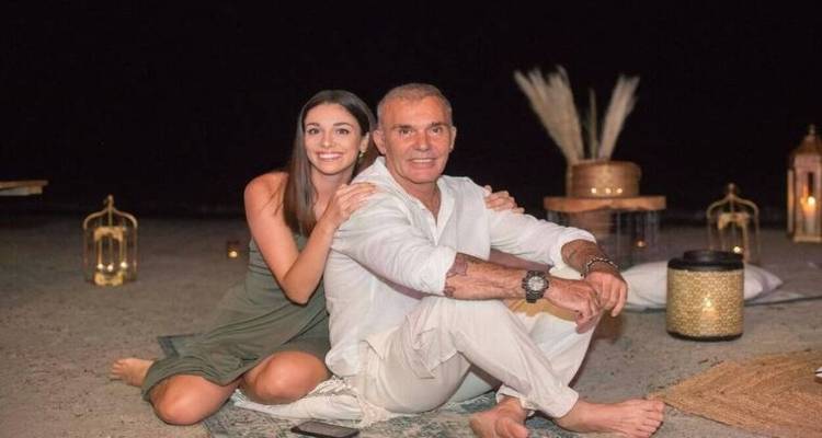 &Omicron; &Sigma;&tau;έ&lambda;&iota;&omicron;&sigmaf; &Rho;ό&kappa;&kappa;&omicron;&sigmaf; &mu;&epsilon; &tau;&eta;&nu; &kappa;ό&rho;&eta; &tau;&omicron;&upsilon; &kappa;&alpha;&iota; &tau;&eta;&nu; &Alpha;&nu;&alpha;&sigma;&tau;&alpha;&sigma;ί&alpha; &Rho;&omicron;&upsilon;&beta;ά &sigma;&tau;&eta; &Lambda;ή&mu;&nu;&omicron;