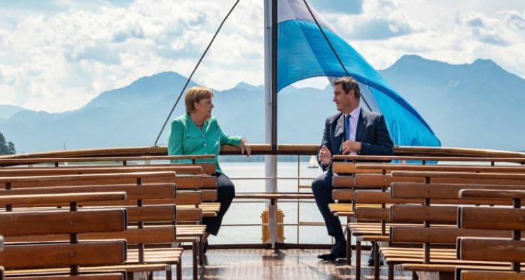 Γερμανία: Με διάθεση να υπάρξει συμφωνία για το Ταμείο Ανάκαμψης πάει στις Βρυξέλλες η Μέρκελ | Συναντήθηκε με τον Πέδρο Σάντσεθ