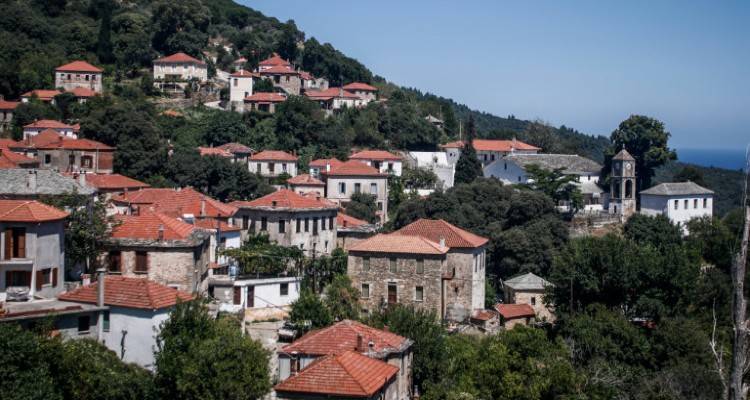 Επίδομα από 300 έως 600 ευρώ από τον ΟΠΕΚΑ | Ποιες περιοχές αφορά, ποια τα κριτήρια