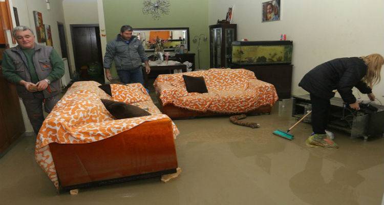 &Pi;&lambda;&eta;&mu;&mu;ύ&rho;&iota;&sigma;&epsilon; &sigma;&pi;ί&tau;&iota; &sigma;&tau;&eta; &Mu;ύ&rho;&iota;&nu;&alpha;