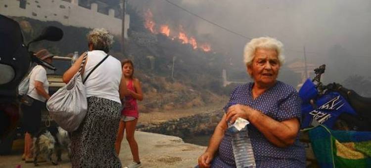 &Sigma;&upsilon;&gamma;&kappa;&lambda;&omicron;&nu;&iota;&sigma;&tau;&iota;&kappa;έ&sigmaf; &epsilon;&iota;&kappa;ό&nu;&epsilon;&sigmaf; &sigma;&tau;&eta; &Sigma;έ&rho;&iota;&phi;&omicron; &alpha;&pi;ό &tau;&eta; &mu;&epsilon;&gamma;ά&lambda;&eta; &phi;&omega;&tau;&iota;ά &ndash; &Omicron;&iota; &tau;&omicron;&upsilon;&rho;ί&sigma;&tau;&epsilon;&sigmaf; &epsilon;&gamma;&kappa;&alpha;&tau;&alpha;&lambda;&epsilon;ί&pi;&omicron;&upsilon;&nu; &tau;&omicron; &nu;&eta;&sigma;ί &mu;&epsilon; &beta;ά&rho;&kappa;&epsilon;&sigmaf;