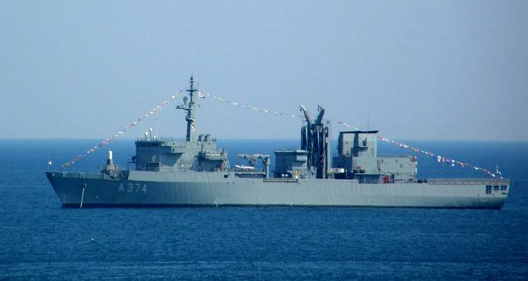 &Gamma;&iota;&alpha;&tau;&rho;&omicron;ί &sigma;&tau;&omicron;&nu; Ά&gamma;&iota;&omicron; &Epsilon;&upsilon;&sigma;&tau;&rho;ά&tau;&iota;&omicron; &mu;&epsilon; &tau;&omicron; &laquo;&Pi;&rho;&omicron;&mu;&eta;&theta;&epsilon;ύ&sigmaf;&raquo; &tau;&omicron;&upsilon; &Pi;&omicron;&lambda;&epsilon;&mu;&iota;&kappa;&omicron;ύ &Nu;&alpha;&upsilon;&tau;&iota;&kappa;&omicron;ύ