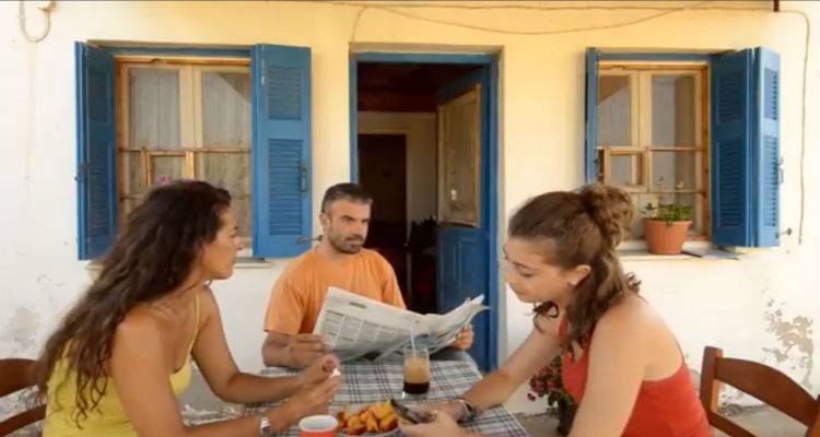 &Sigma;ά&rho;&omega;&sigma;&epsilon; &kappa;&alpha;&iota; &tau;&alpha; &beta;&rho;&alpha;&beta;&epsilon;ί&alpha; &tau;&omicron;&upsilon; &laquo;Cine&mu;ά&theta;&epsilon;&iota;&alpha;&raquo; &eta; &tau;&alpha;&iota;&nu;ί&alpha; &tau;&omicron;&upsilon; &Gamma;&upsilon;&mu;&nu;&alpha;&sigma;ί&omicron;&upsilon; &Mu;&omicron;ύ&delta;&rho;&omicron;&upsilon; (video)