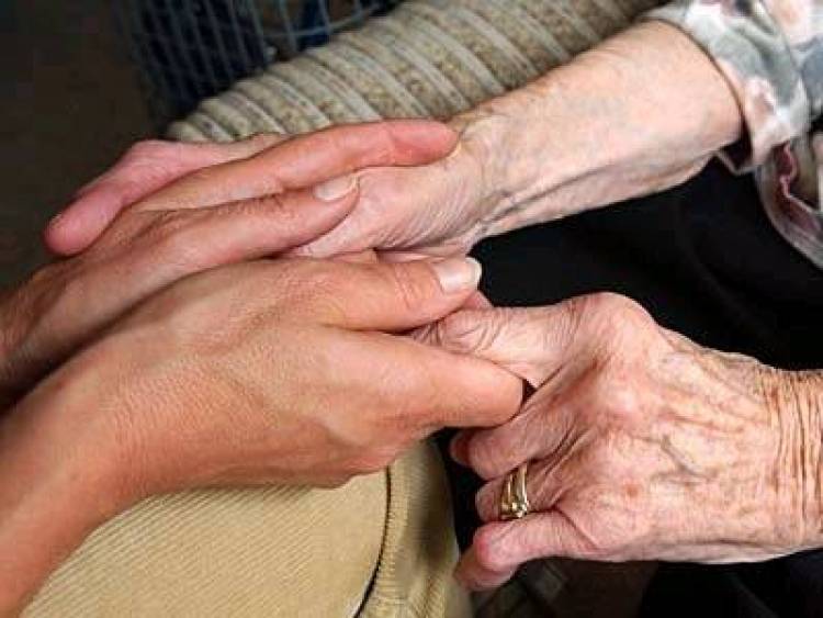 Διέθεσε την αποζημίωση του για να μοιράσει δώρα στους συγχωριανούς του