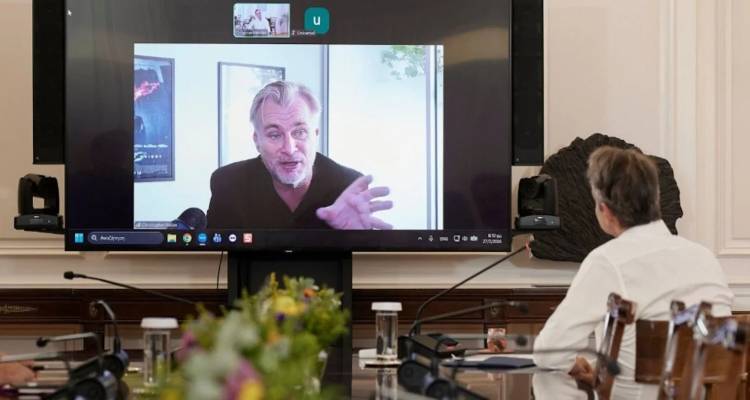 &Omicron; &Kappa;&upsilon;&rho;&iota;ά&kappa;&omicron;&sigmaf; &Mu;&eta;&tau;&sigma;&omicron;&tau;ά&kappa;&eta;&sigmaf; &epsilon;&pi;&iota;&kappa;&omicron;&iota;&nu;ώ&nu;&eta;&sigma;&epsilon; &mu;&epsilon; &tau;&omicron;&nu; &Kappa;&rho;ί&sigma;&tau;&omicron;&phi;&epsilon;&rho; &Nu;ό&lambda;&alpha;&nu; -&Tau;&omicron;&nu; &sigma;&upsilon;&nu;&epsilon;&chi;ά&rho;&eta; &gamma;&iota;&alpha; &tau;&eta;&nu; &alpha;&pi;ό&delta;&omicron;&sigma;&eta; &tau;&eta;&sigmaf; &Omicron;&delta;ύ&sigma;&sigma;&epsilon;&iota;&alpha;&sigmaf; &sigma;&tau;&eta; &mu;&epsilon;&gamma;ά&lambda;&eta; &omicron;&theta;ό&nu;&eta;
