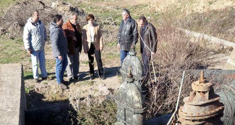 &Eta; &Chi;&rho;&iota;&sigma;&tau;&iota;ά&nu;&alpha; &Kappa;&alpha;&lambda;&omicron;&gamma;ή&rho;&omicron;&upsilon; &sigma;&epsilon; έ&rho;&gamma;&alpha; &tau;&eta;&sigmaf;  &Pi;&epsilon;&rho;&iota;&phi;έ&rho;&epsilon;&iota;&alpha;&sigmaf; &Beta;&omicron;&rho;&epsilon;ί&omicron;&upsilon; &Alpha;&iota;&gamma;&alpha;ί&omicron;&upsilon; &sigma;&tau;&eta; &Lambda;ή&mu;&nu;&omicron; (photos)