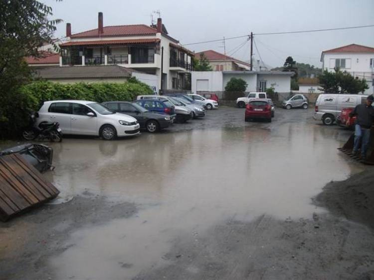 Εικόνες της Μύρινας από τη σημερινή βροχή