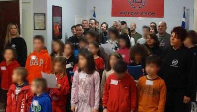 &Alpha;&pi;&omicron;&kappa;ά&lambda;&upsilon;&psi;&eta;: &Eta; &chi;&rho;&upsilon;&sigma;&alpha;&upsilon;&gamma;ί&tau;&iota;&kappa;&eta; &delta;&iota;ά&pi;&lambda;&alpha;&sigma;&eta; &tau;&omega;&nu; &pi;&alpha;ί&delta;&omega;&nu;