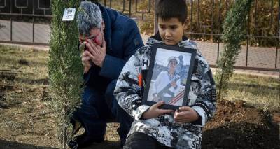 &Sigma;&tau;&eta; &Rho;&omega;&sigma;ί&alpha; &delta;&epsilon;&nu; &kappa;&rho;ύ&beta;&epsilon;&tau;&alpha;&iota; &pi;&iota;&alpha; &eta; &delta;&upsilon;&sigma;&alpha;&rho;έ&sigma;&kappa;&epsilon;&iota;&alpha; &gamma;&iota;&alpha; &tau;&omicron;&nu; &pi;ό&lambda;&epsilon;&mu;&omicron; | &Omicron;&rho;&gamma;&iota;&sigma;&mu;έ&nu;&epsilon;&sigmaf; &sigma;ύ&zeta;&upsilon;&gamma;&omicron;&iota; &kappa;&alpha;&iota; &mu;&eta;&tau;έ&rho;&epsilon;&sigmaf; &sigma;&tau;&rho;&alpha;&tau;&iota;&omega;&tau;ώ&nu; &delta;&iota;&alpha;&delta;&eta;&lambda;ώ&nu;&omicron;&upsilon;&nu; &kappa;&alpha;&iota; &pi;&iota;έ&zeta;&omicron;&upsilon;&nu;