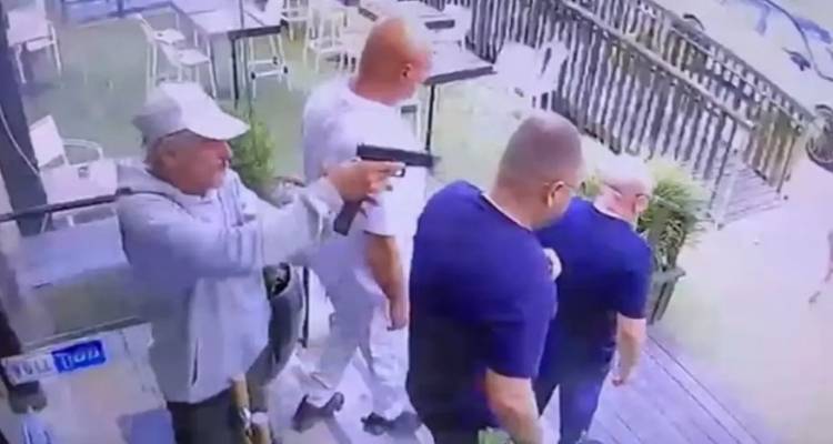 &Delta;&omicron;&lambda;&omicron;&phi;ό&nu;&eta;&sigma;&alpha;&nu; &epsilon;&nu; &psi;&upsilon;&chi;&rho;ώ &tau;&omicron;&nu; &alpha;&rho;&chi;&eta;&gamma;ό &tau;&eta;&sigmaf; &laquo;&kappa;&alpha;&upsilon;&kappa;ά&sigma;&iota;&alpha;&sigmaf; &mu;&alpha;&phi;ί&alpha;&sigmaf;&raquo; &sigma;&tau;&omicron; &Iota;&sigma;&rho;&alpha;ή&lambda;, &sigma;&kappa;&lambda;&eta;&rho;ό &beta;ί&nu;&tau;&epsilon;&omicron; &alpha;&pi;ό &tau;&eta;&nu; &epsilon;&kappa;&tau;έ&lambda;&epsilon;&sigma;ή &tau;&omicron;&upsilon;