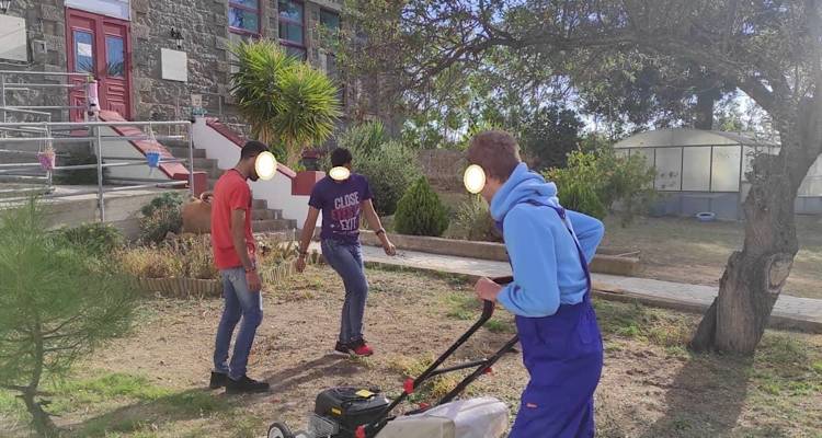Οι μαθητές του ΕΕΕΚ Ρεπανιδίου έγιναν γεωπόνοι για το σχολείο τους (photos)