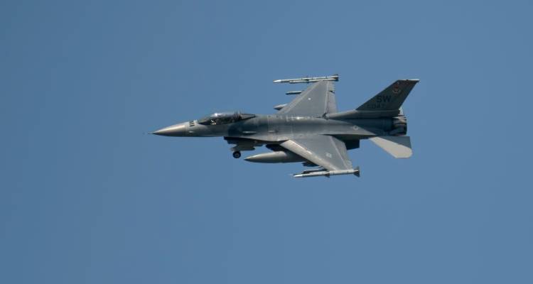 &Alpha;&pi;&omicron;&gamma;&epsilon;&iota;ώ&theta;&eta;&kappa;&alpha;&nu; &tau;&alpha; &epsilon;&lambda;&lambda;&eta;&nu;&iota;&kappa;ά F-16 &gamma;&iota;&alpha; &tau;&eta;&nu; &alpha;&nu;&alpha;&chi;&alpha;ί&tau;&iota;&sigma;&eta; ύ&pi;&omicron;&pi;&tau;&omicron;&upsilon; &alpha;&nu;&tau;&iota;&kappa;&epsilon;&iota;&mu;έ&nu;&omicron;&upsilon; &sigma;&tau;&eta;&nu; &Kappa;ύ&pi;&rho;&omicron;