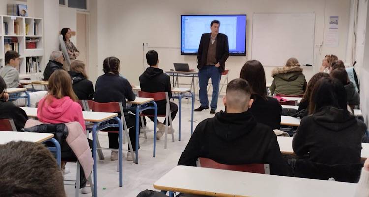 Λήμνος: Αποκλειστική συνέντευξη Παπαχελά στον «Λυκειακό Παλμό του Μούδρου» | Το ΓΕΛ Μούδρου για την επίσκεψη του δημοσιογράφου