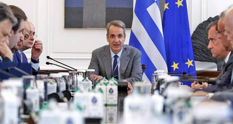 Βηματισμό αναζητεί η κυβέρνηση, εν μέσω αντιπαράθεσης για τα Τέμπη -Τι θα γίνει με τον ανασχηματισμό