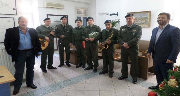 Έ&psi;&alpha;&lambda;&alpha;&nu; &tau;&alpha; &kappa;ά&lambda;&alpha;&nu;&tau;&alpha; &sigma;&tau;&omicron;&nu; &Delta;ή&mu;&alpha;&rho;&chi;&omicron; &kappa;&alpha;&iota; &tau;&omicron;&upsilon;&sigmaf; &Alpha;&nu;&tau;&iota;&delta;&eta;&mu;ά&rho;&chi;&omicron;&upsilon;&sigmaf; &Lambda;ή&mu;&nu;&omicron;&upsilon; (photos)