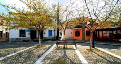 &Tau;&omicron; &nu;&eta;&pi;&iota;&alpha;&gamma;&omega;&gamma;&epsilon;ί&omicron; &Pi;&lambda;&alpha;&tau;έ&omicron;&sigmaf; &gamma;&iota;&omicron;&rho;&tau;ά&zeta;&epsilon;&iota; &tau;&eta; &lambda;ή&xi;&eta; &tau;&eta;&sigmaf; &sigma;&chi;&omicron;&lambda;&iota;&kappa;ή&sigmaf; &chi;&rho;&omicron;&nu;&iota;ά&sigmaf;