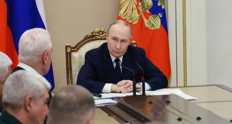 &Lambda;&alpha;&beta;&rho;ό&phi;: &Eta; &Omicron;&upsilon;&kappa;&rho;&alpha;&nu;ί&alpha; &epsilon;&pi;&iota;&chi;&epsilon;ί&rho;&eta;&sigma;&epsilon; &nu;&alpha; &chi;&tau;&upsilon;&pi;ή&sigma;&epsilon;&iota; &mu;&epsilon; 91 drones &kappa;&alpha;&tau;&omicron;&iota;&kappa;ί&alpha; &tau;&omicron;&upsilon; &Pi;&omicron;ύ&tau;&iota;&nu;, έ&rho;&chi;&omicron;&nu;&tau;&alpha;&iota; &alpha;&nu;&tau;ί&pi;&omicron;&iota;&nu;&alpha; | &laquo;&Psi;έ&mu;&alpha;&raquo; &lambda;έ&epsilon;&iota; &omicron; &Zeta;&epsilon;&lambda;έ&nu;&sigma;&kappa;&iota;