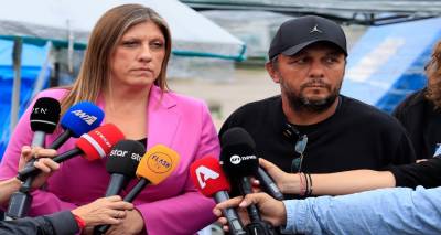 Έ&nu;&tau;&alpha;&sigma;&eta; &mu;&epsilon; &tau;&omicron;&upsilon;&sigmaf; &delta;&iota;&kappa;&alpha;&sigma;&tau;έ&sigmaf; &sigma;&tau;&eta; &delta;ί&kappa;&eta; &gamma;&iota;&alpha; &tau;&alpha; &Tau;έ&mu;&pi;&eta; -&Phi;&omega;&nu;έ&sigmaf; &kappa;&alpha;&iota; &delta;&iota;&alpha;&mu;&alpha;&rho;&tau;&upsilon;&rho;ί&epsilon;&sigmaf; &alpha;&pi;ό &Kappa;&omega;&nu;&sigma;&tau;&alpha;&nu;&tau;&omicron;&pi;&omicron;ύ&lambda;&omicron;&upsilon;, &Kappa;&alpha;&rho;&upsilon;&sigma;&tau;&iota;&alpha;&nu;&omicron;ύ, &Rho;&omicron;ύ&tau;&sigma;&iota; &laquo;&epsilon;ί&sigma;&tau;&epsilon; &alpha;&pi;&alpha;&rho;ά&delta;&epsilon;&kappa;&tau;&omicron;&iota;, &delta;&epsilon;&nu; &beta;&lambda;έ&pi;&omicron;&upsilon;&mu;&epsilon;&raquo;