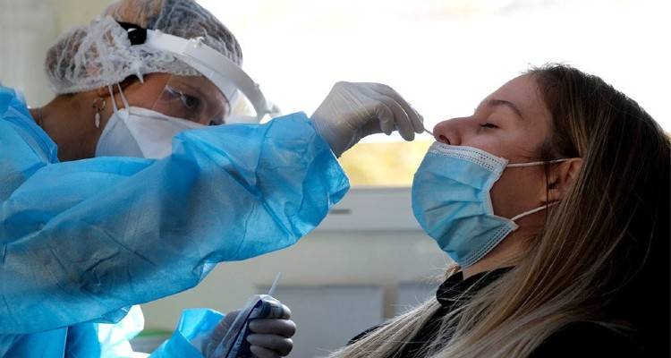 Kορωνοϊός: Στα 755 τα νέα κρούσματα - 313 οι διασωληνωμένοι, 13 θάνατοι - Live η ενημέρωση