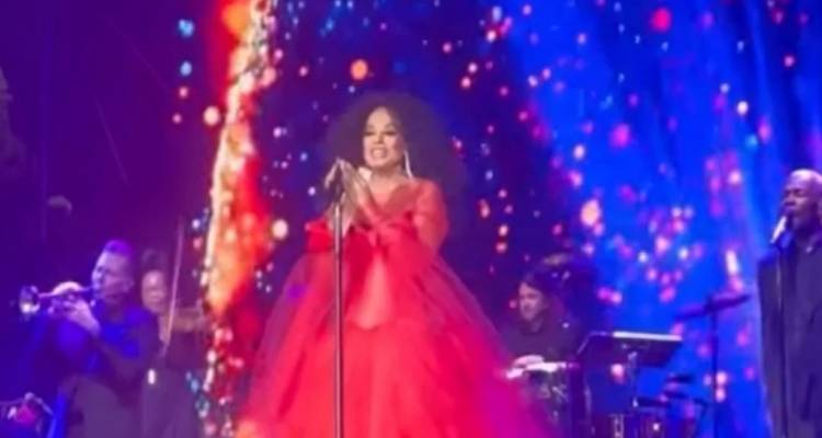 &Alpha;&pi;&omicron;&theta;&epsilon;ώ&theta;&eta;&kappa;&epsilon; &eta; Diana Ross &sigma;&tau;&omicron; &Kappa;&alpha;&lambda;&lambda;&iota;&mu;ά&rho;&mu;&alpha;&rho;&omicron;: &Omicron;&iota; &alpha;&pi;&alpha;&iota;&tau;ή&sigma;&epsilon;&iota;&sigmaf; &tau;&eta;&sigmaf;, &omicron; &chi;&alpha;&iota;&rho;&epsilon;&tau;&iota;&sigma;&mu;ό&sigmaf; &sigma;&tau;&omicron;&upsilon;&sigmaf; &Epsilon;&lambda;&lambda;&eta;&nu;&epsilon;&sigmaf; &phi;&alpha;&nu; -&Pi;&omicron;&iota;&omicron;&iota; &pi;ή&gamma;&alpha;&nu;