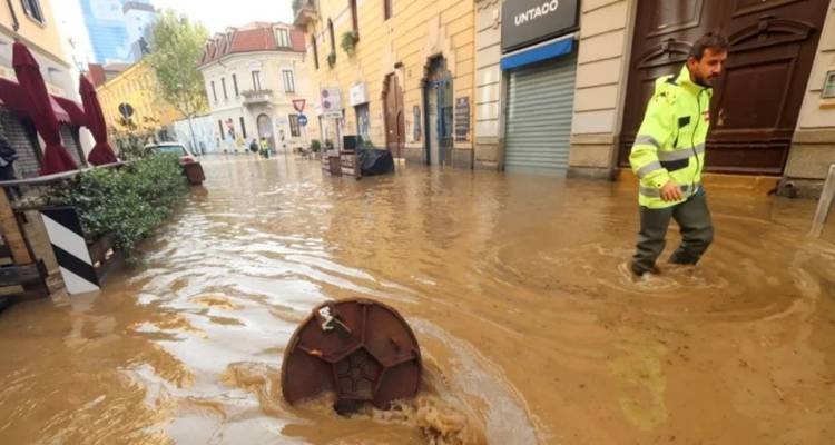 &laquo;&Mu;&eta; &beta;&gamma;&epsilon;ί&tau;&epsilon; έ&xi;&omega; &alpha;&pi;ό&psi;&epsilon; &tau;&omicron; &beta;&rho;ά&delta;&upsilon;&raquo;: &Eta; &kappa;&alpha;&kappa;&omicron;&kappa;&alpha;&iota;&rho;ί&alpha; Ciaran &pi;ά&epsilon;&iota; &pi;&rho;&omicron;&sigmaf; &Gamma;&alpha;&lambda;&lambda;ί&alpha;-&Beta;&rho;&epsilon;&tau;&alpha;&nu;ί&alpha; | &laquo;&Beta;&omicron;ύ&lambda;&iota;&alpha;&xi;&epsilon;&raquo; &eta; &Iota;&tau;&alpha;&lambda;ί&alpha; [&beta;ί&nu;&tau;&epsilon;&omicron;]