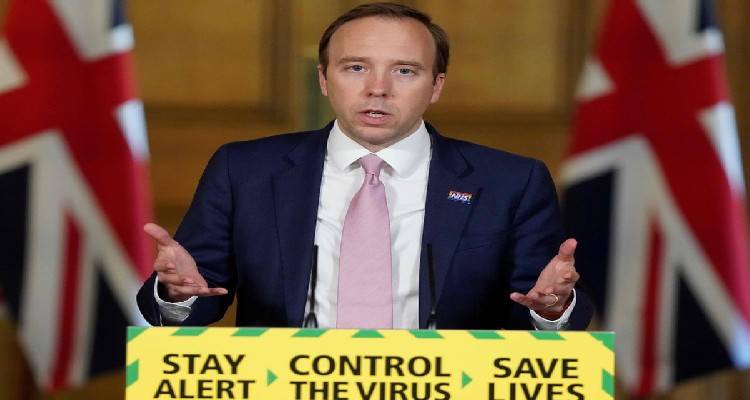 Βρετανία – Κoρονοϊός: Απορρίπτει τις κατηγορίες Κάμινγκς ο Ματ Χάνκοκ
