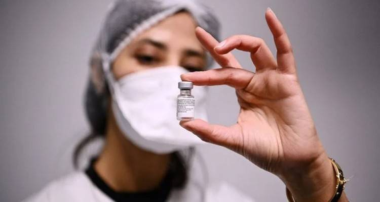 &Gamma;&iota;&alpha;&tau;ί &delta;&epsilon;&nu; &laquo;&pi;ά&gamma;&omega;&sigma;&epsilon;&raquo; &tau;&omicron; &epsilon;&mu;&beta;ό&lambda;&iota;&omicron; AstraZeneca