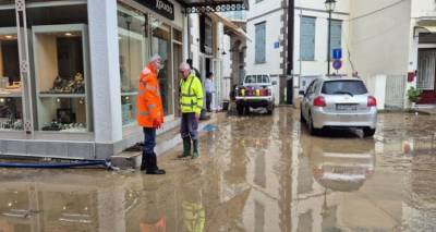 &Sigma;&tau;&eta; &Beta;&omicron;&upsilon;&lambda;ή &omicron;&iota; &kappa;&alpha;&tau;&alpha;&sigma;&tau;&rho;&omicron;&phi;έ&sigmaf; &sigma;&epsilon; &Lambda;ή&mu;&nu;&omicron; &kappa;&alpha;&iota; &Nu;ί&sigma;&upsilon;&rho;&omicron;: &Epsilon;&rho;ώ&tau;&eta;&sigma;&eta; 13 &beta;&omicron;&upsilon;&lambda;&epsilon;&upsilon;&tau;ώ&nu; &tau;&omicron;&upsilon; &Sigma;&Upsilon;&Rho;&Iota;&Zeta;&Alpha; &gamma;&iota;&alpha; &alpha;&pi;&omicron;&zeta;&eta;&mu;&iota;ώ&sigma;&epsilon;&iota;&sigmaf; &kappa;&alpha;&iota; έ&rho;&gamma;&alpha; &theta;&omega;&rho;ά&kappa;&iota;&sigma;&eta;&sigmaf;