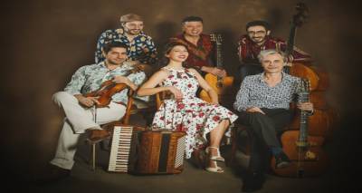 &Sigma;&upsilon;&nu;&alpha;&upsilon;&lambda;ί&alpha; Gadjo Dilo &sigma;&tau;&omicron; &pi;&alpha;&lambda;&iota;ό &lambda;&iota;&mu;ά&nu;&iota; &tau;&eta;&sigmaf; &Mu;ύ&rho;&iota;&nu;&alpha;&sigmaf; (video)