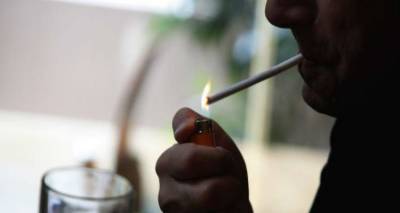 Οι Ελληνες κόβουν το τσιγάρο | Τι δείχνει έρευνα για τους καπνιστές στη χώρα μας