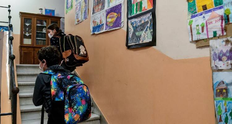 &Pi;ώ&sigmaf; &theta;&alpha; &alpha;&nu;&omicron;ί&xi;&omicron;&upsilon;&nu; &phi;έ&tau;&omicron;&sigmaf; &tau;&alpha; &sigma;&chi;&omicron;&lambda;&epsilon;ί&alpha;: &Delta;&iota;ά &zeta;ώ&sigma;&eta;&sigmaf;, &mu;&epsilon; &tau;&epsilon;&sigma;&tau; -&Tau;&iota; &pi;&rho;&omicron;&beta;&lambda;έ&pi;&epsilon;&tau;&alpha;&iota; &gamma;&iota;&alpha; &kappa;&alpha;&theta;&eta;&gamma;&eta;&tau;έ&sigmaf;, &mu;&alpha;&theta;&eta;&tau;έ&sigmaf;