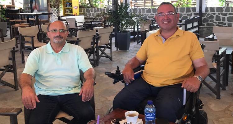 &Sigma;&tau;&eta; &Lambda;ή&mu;&nu;&omicron; &omicron; &Pi;&rho;ό&epsilon;&delta;&rho;&omicron;&sigmaf; &Alpha;&tau;ό&mu;&omega;&nu; &mu;&epsilon; &Alpha;&nu;&alpha;&pi;&eta;&rho;ί&alpha; &Delta;&upsilon;&tau;&iota;&kappa;ή&sigmaf; &Alpha;&tau;&tau;&iota;&kappa;ή&sigmaf; &Epsilon;&upsilon;ά&gamma;&gamma;&epsilon;&lambda;&omicron;&sigmaf; &Kappa;&alpha;&kappa;&omicron;&sigma;&alpha;ί&omicron;&sigmaf;