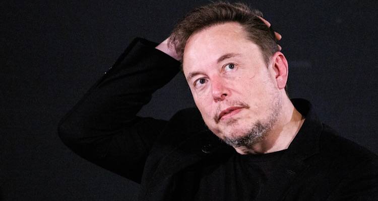 Έ&lambda;&omicron;&nu; &Mu;&alpha;&sigma;&kappa; &gamma;&iota;&alpha; &mu;&epsilon;&tau;ά&nu;&alpha;&sigma;&tau;&epsilon;&sigmaf;: &laquo;&Sigma;ύ&nu;&tau;&omicron;&mu;&alpha; &theta;&alpha; έ&rho;&theta;&omicron;&upsilon;&nu; &gamma;&iota;&alpha; &tau;&alpha; &sigma;&pi;ί&tau;&iota;&alpha; &sigma;&alpha;&sigmaf;&raquo;