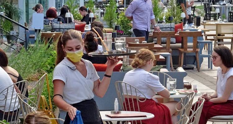 Κορωνοϊός: Νέα μέτρα και σαρωτικοί έλεγχοι σε κλειστούς χώρους - Όλα όσα θα εφαρμοστούν από αύριο