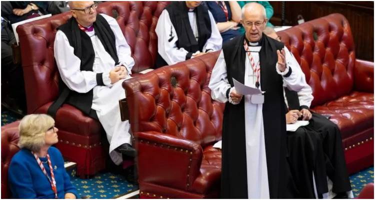 &Beta;&rho;&epsilon;&tau;&alpha;&nu;ί&alpha;: O &epsilon;&pi;&iota;&kappa;&epsilon;&phi;&alpha;&lambda;ή&sigmaf; &tau;&eta;&sigmaf; &Alpha;&gamma;&gamma;&lambda;&iota;&kappa;&alpha;&nu;&iota;&kappa;ή&sigmaf; &Epsilon;&kappa;&kappa;&lambda;&eta;&sigma;ί&alpha;&sigmaf; &epsilon;&pi;&iota;&kappa;&rho;ί&nu;&epsilon;&iota; &tau;&eta; &mu;&epsilon;&tau;&alpha;&nu;&alpha;&sigma;&tau;&epsilon;&upsilon;&tau;&iota;&kappa;ή &pi;&omicron;&lambda;&iota;&tau;&iota;&kappa;ή &tau;&eta;&sigmaf; &kappa;&upsilon;&beta;έ&rho;&nu;&eta;&sigma;&eta;&sigmaf;