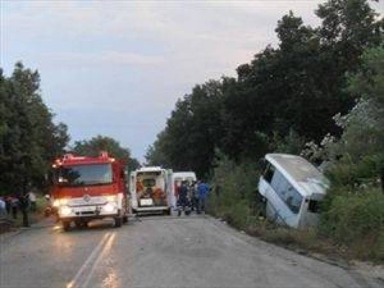&Tau;&rho;&omicron;&chi;&alpha;ί&omicron; &mu;&epsilon; έ&nu;&alpha;&nu; &nu;&epsilon;&kappa;&rho;ό &sigma;&tau;&eta;&nu; &Pi;&rho;έ&beta;&epsilon;&zeta;&alpha;