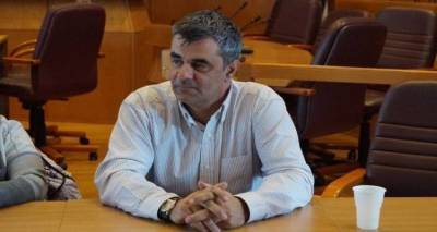 &Pi;&lambda;&alpha;&kappa;&omega;&tau;ά&rho;&eta;&sigmaf; &sigma;&tau;&omicron;&nu; FM 100: &Theta;&alpha; &epsilon;&kappa;&chi;&omega;&rho;ή&sigma;&omicron;&upsilon;&mu;&epsilon; &pi;ό&rho;&omicron;&upsilon;&sigmaf; &sigma;&tau;&eta;&nu; &alpha;&upsilon;&tau;&omicron;&delta;&iota;&omicron;ί&kappa;&eta;&sigma;&eta; &gamma;&iota;&alpha; &nu;&alpha; &sigma;&chi;&epsilon;&delta;&iota;ά&sigma;&epsilon;&iota; &kappa;&alpha;&iota; &nu;&alpha; &upsilon;&lambda;&omicron;&pi;&omicron;&iota;ή&sigma;&epsilon;&iota; &mu;ό&nu;&eta; &tau;&eta;&sigmaf; (audio)