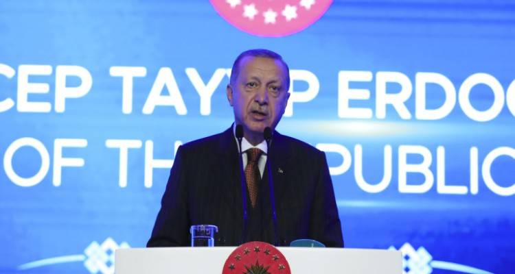 &Eta; &Alpha;&theta;ή&nu;&alpha; &beta;ά&zeta;&epsilon;&iota; &sigma;&tau;&eta; &theta;έ&sigma;&eta; &tau;&omicron;&upsilon; &tau;&omicron;&nu; &Epsilon;&rho;&nu;&tau;&omicron;&gamma;ά&nu;: &Lambda;&upsilon;&pi;&eta;&rho;ή &sigma;&tau;ά&sigma;&eta;, &phi;&alpha;&iota;&delta;&rho;ή &sigma;&upsilon;&mu;&phi;&omega;&nu;ί&alpha; &mu;&epsilon; &Lambda;&iota;&beta;ύ&eta;