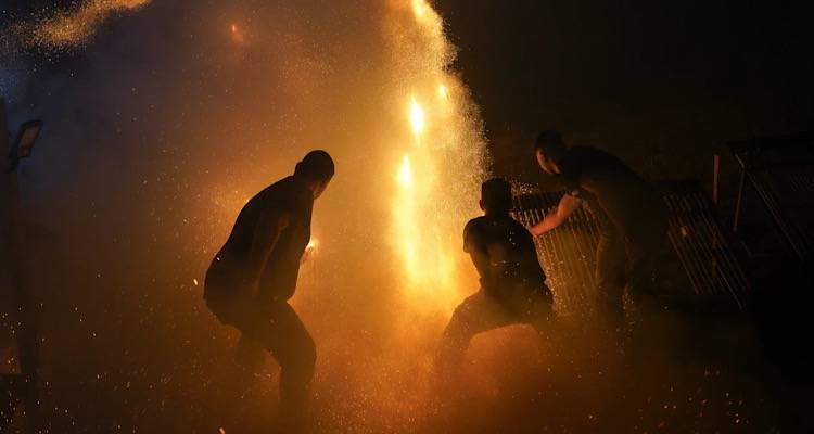 &Pi;ά&sigma;&chi;&alpha; &mu;&epsilon; &epsilon;&pi;&tau;ά &alpha;&kappa;&rho;&omega;&tau;&eta;&rho;&iota;&alpha;&sigma;&mu;&omicron;ύ&sigmaf; &alpha;&pi;ό &beta;&epsilon;&gamma;&gamma;&alpha;&lambda;&iota;&kappa;ά | &Kappa;&alpha;&tau;&alpha;&sigma;&chi;έ&theta;&eta;&kappa;&alpha;&nu; &chi;&iota;&lambda;&iota;ά&delta;&epsilon;&sigmaf; &kappa;&rho;&omicron;&tau;ί&delta;&epsilon;&sigmaf;