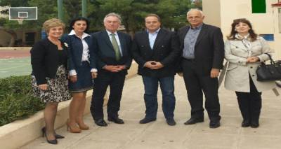 &Epsilon;&lambda;&lambda;&eta;&nu;&omicron;&alpha;&upsilon;&sigma;&tau;&rho;&alpha;&lambda;&iota;&alpha;&nu;ή &alpha;&delta;&epsilon;&lambda;&phi;&omicron;&pi;&omicron;ί&eta;&sigma;&eta; &sigma;&chi;&omicron;&lambda;&epsilon;ί&omega;&nu; &mu;&epsilon; &phi;ό&nu;&tau;&omicron; &tau;&eta; &Lambda;ή&mu;&nu;&omicron; &kappa;&alpha;&iota; &tau;&eta;&nu; &epsilon;&kappa;&sigma;&tau;&rho;&alpha;&tau;&epsilon;ί&alpha; &tau;&eta;&sigmaf; &Kappa;&alpha;&lambda;&lambda;ί&pi;&omicron;&lambda;&eta;&sigmaf;