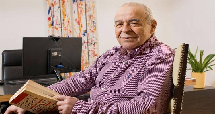 Σταύρος Τσακυράκης: «Ποτέ μου δεν συμπάθησα τα σύμβολα»