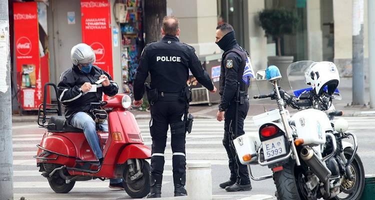 Κορωνοϊός - Πέτσας: Καμία αλλαγή στο ωράριο κυκλοφορίας για το ρεβεγιόν