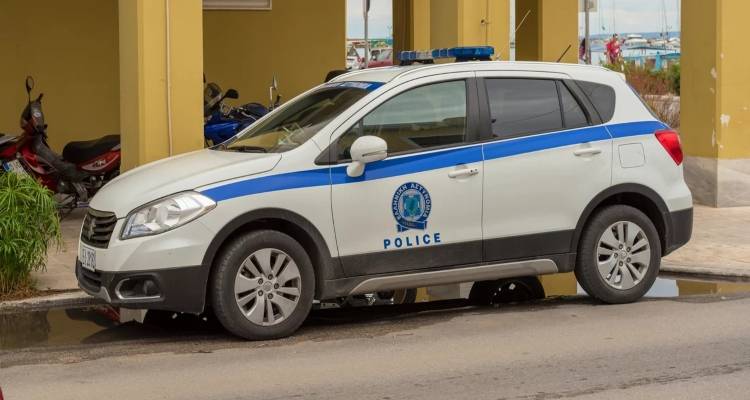 &Tau;&rho;&alpha;&gamma;&omega;&delta;ί&alpha; &sigma;&tau;&eta; &Zeta;ά&kappa;&upsilon;&nu;&theta;&omicron;: &Nu;&epsilon;&kappa;&rho;ό&sigmaf; 21&chi;&rho;&omicron;&nu;&omicron;&sigmaf; &Beta;&rho;&epsilon;&tau;&alpha;&nu;ό&sigmaf; -&Sigma;&kappa;&alpha;&rho;&phi;ά&lambda;&omega;&sigma;&epsilon; &sigma;&epsilon; &kappa;&epsilon;&rho;&alpha;&mu;&omicron;&sigma;&kappa;&epsilon;&pi;ή &kappa;&alpha;&iota; έ&pi;&epsilon;&sigma;&epsilon; &mu;&epsilon; &tau;&omicron; &kappa;&epsilon;&phi;ά&lambda;&iota; &sigma;&tau;&omicron; έ&delta;&alpha;&phi;&omicron;&sigmaf;