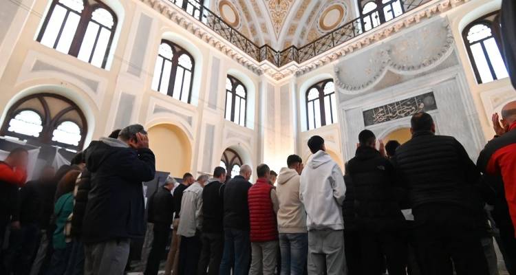 &Theta;&epsilon;&sigma;&sigma;&alpha;&lambda;&omicron;&nu;ί&kappa;&eta;: Ά&nu;&omicron;&iota;&xi;&epsilon; &mu;&epsilon;&tau;ά &alpha;&pi;ό 102 &chi;&rho;ό&nu;&iota;&alpha; &tau;&omicron; &Gamma;&epsilon;&nu;ί &Tau;&zeta;&alpha;&mu;ί &gamma;&iota;&alpha; &tau;&omicron; &Rho;&alpha;&mu;&alpha;&zeta;ά&nu;&iota; -&Upsilon;&pi;ό &alpha;&sigma;&tau;&upsilon;&nu;&omicron;&mu;&iota;&kappa;ή &pi;&alpha;&rho;&omicron;&upsilon;&sigma;ί&alpha; [&epsilon;&iota;&kappa;ό&nu;&epsilon;&sigmaf;]