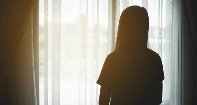 &Nu;έ&omicron; &sigma;&omicron;&kappa; &sigma;&tau;&eta;&nu; &Alpha;&theta;ή&nu;&alpha;: &Pi;&alpha;&tau;έ&rho;&alpha;&sigmaf; &alpha;&sigma;&epsilon;&lambda;&gamma;&omicron;ύ&sigma;&epsilon; &sigma;&tau;&iota;&sigmaf; &delta;ύ&omicron; &kappa;ό&rho;&epsilon;&sigmaf; &tau;&omicron;&upsilon; &eta;&lambda;&iota;&kappa;ί&alpha;&sigmaf; 9 &kappa;&alpha;&iota; 12 &epsilon;&tau;ώ&nu;