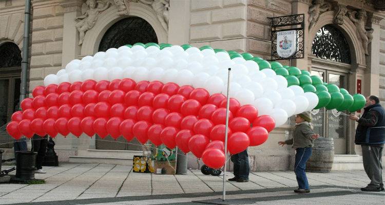 &laquo;&Mu;έ&rho;&alpha; &chi;&alpha;&rho;ά&sigmaf;&raquo; &sigma;&tau;&eta;&nu; &Omicron;&upsilon;&gamma;&gamma;&alpha;&rho;ί&alpha; | &Alpha;&pi;&omicron;&pi;&lambda;ή&rho;&omega;&sigma;&epsilon; &tau;&alpha; &delta;ά&nu;&epsilon;&iota;&alpha; &tau;&omicron;&upsilon; 2008 &alpha;&pi;ό &Epsilon;&Epsilon;, &Delta;&Nu;&Tau; &kappa;&alpha;&iota; &Pi;&alpha;&gamma;&kappa;ό&sigma;&mu;&iota;&alpha; &Tau;&rho;ά&pi;&epsilon;&zeta;&alpha;