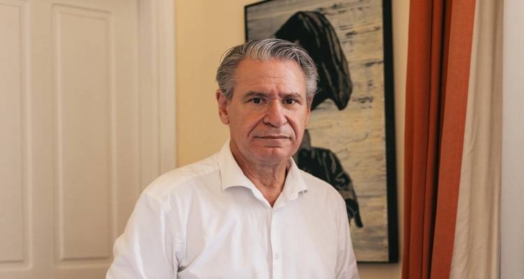 &Nu;ί&kappa;&omicron;&sigmaf; &Sigma;&tau;&epsilon;&phi;&alpha;&nu;ή&sigmaf;: &laquo;&Mu;&alpha;&zeta;ί &mu;&epsilon; &tau;&omicron; &phi;ά&rho;&mu;&alpha;&kappa;&omicron;, &alpha;&pi;ό &phi;έ&tau;&omicron;&sigmaf; &theta;&alpha; &sigma;&upsilon;&nu;&tau;&alpha;&gamma;&omicron;&gamma;&rho;&alpha;&phi;&omicron;ύ&mu;&epsilon; &kappa;&alpha;&iota; &tau;έ&chi;&nu;&eta;&raquo;