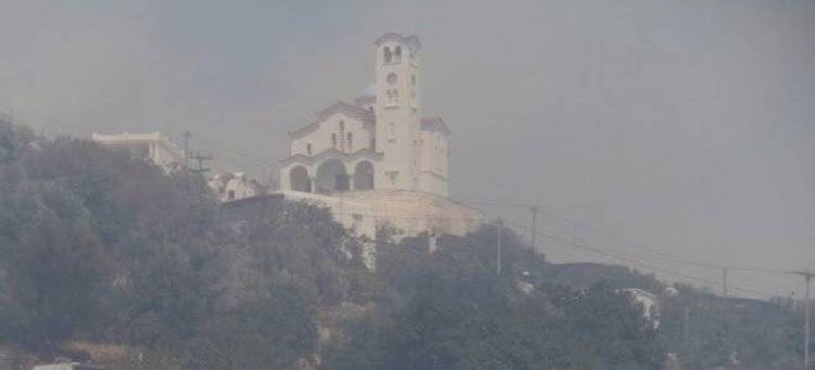 &Kappa;&alpha;ί&nu;&epsilon; &alpha;&kappa;ό&mu;&alpha; &omicron;&iota; &phi;&omega;&tau;&iota;έ&sigmaf; &sigma;&epsilon; &Alpha;&nu;&delta;&rho;&omicron; &kappa;&alpha;&iota; &Eta;&lambda;&epsilon;ί&alpha; - &Beta;&omicron;ή&theta;&epsilon;&iota;&alpha; &alpha;&pi;ό &Alpha;&theta;ή&nu;&alpha;, &Tau;ή&nu;&omicron; &kappa;&alpha;&iota; &Sigma;ύ&rho;&omicron;