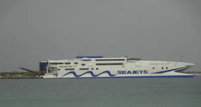 Εντυπωσιακό καταμαράν αυτή την ώρα στο λιμάνι της Μύρινας (photos)